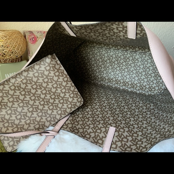 DKNY large tote - Picture 5 of 8